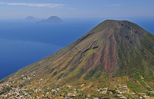 Liparische Inseln ─ unbeschwert durch das Lavaland Liparische Inseln ─ unbeschwert durch das Lavaland